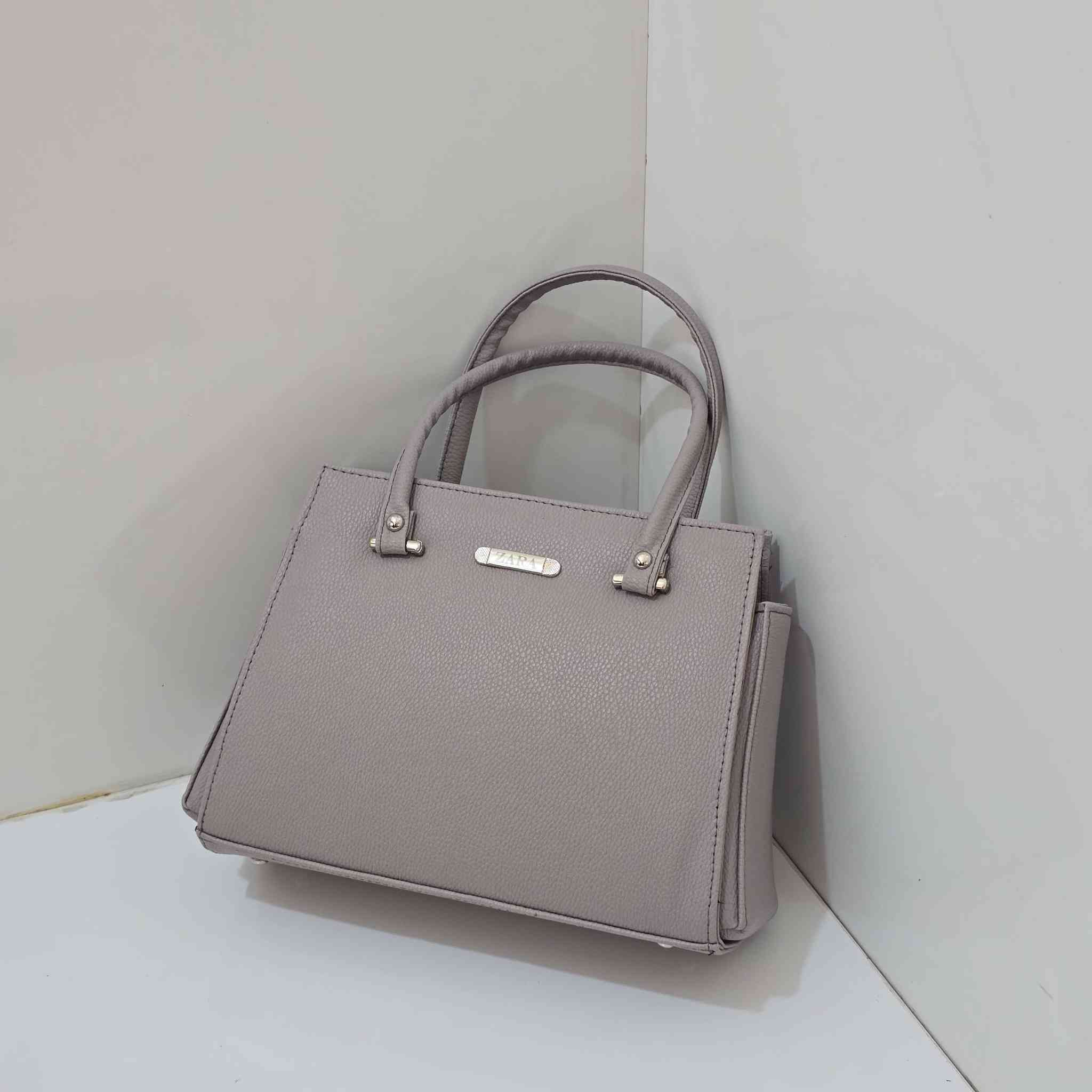 #هذا_الجمال_كله_ب١٠ الف فقط 
التوصيل لكل محافظات العراق صار #ب٣ الف فقط 

متوفره حسب الالوان المرفقه في الصور ❤❤❤

#اذا_حبيتي_تكون_اطلالتج_مميزه راسلينا ع البيج 
او الاتصال ع الرقم ✅️***********✅️

  #التوصيل لكل محافظات العراق صار   (٣) الف فقط
