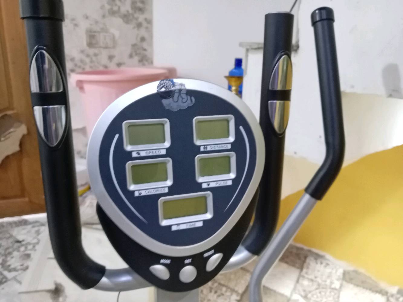 جهاز جري للرياضه
نضيف جدا اخو الجديد
او بيه شاشه تقيس نبضات القلب
سعره 50 الف
العنوان/ بصره ابو الخصيب 