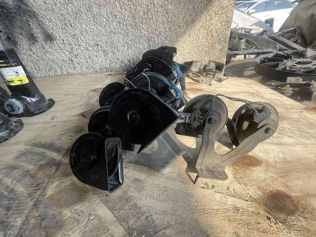 يتوفر  هورن فيام اصلي وكاله GM تريل بلايزر و جمسي إنڤوي 
كامل مع القاعده و الفيشه 
للحجز و التواصل على الهاتف ***********
تتوفر خدمه توصيل جميع المحافظات
