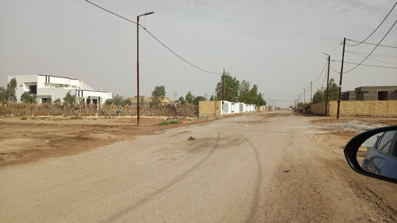 عرصه 100متر طريق ديوانيه نجف قرب السيطره القديمه و في مجمع أم البنين خلف جامع الچحيلي ورا المكتب السعر السابق 7السعر الحالي 6وبيها مجال قليل الأبعاد واجها 5متر نزال 20م بيع مستعجل عنده ضرف خاص للأستفسار *********** ملاحضه مشموله بل تطويب
