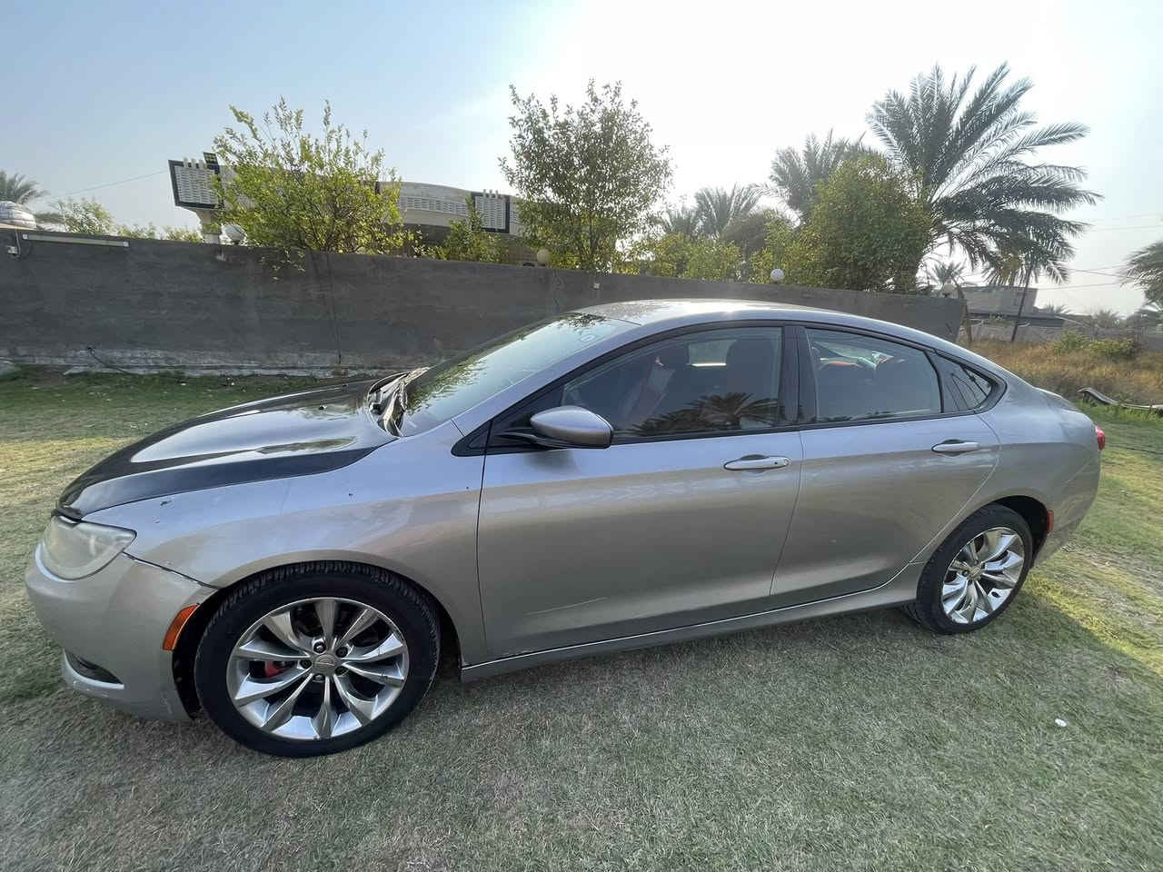 Chlysler C200.
 السلام عليكم

  
C200 ٢٠١5 

كير و محرك  خير من الله 
محرك ٢٤٠٠ 
كير موس ٩ نمر 
تبريد ثلج 
تخم تاير جديد 
باتري جديد 
بصمه تشغيل 
هاندبريك كهربائي 
شاشه صغيره
تحكم ستيرن + اوامر صوتيه 
كروز سرعه 
لايت زنون  
وبعد بيها مواصفات 
حادثها شويه من البنيد والجاملغ جهه السايق 
بيها قطعتين جراد ومبيقها على حالها بدون صبغ 
ملاحضه عليها غرامات 850  الف تنزل من سعرها 
رقم بابل تحويل ثاني يوم السعر103 بيها مجال قليل حق جيه 
مكاني بابل _محاويل

رقمي ***********
