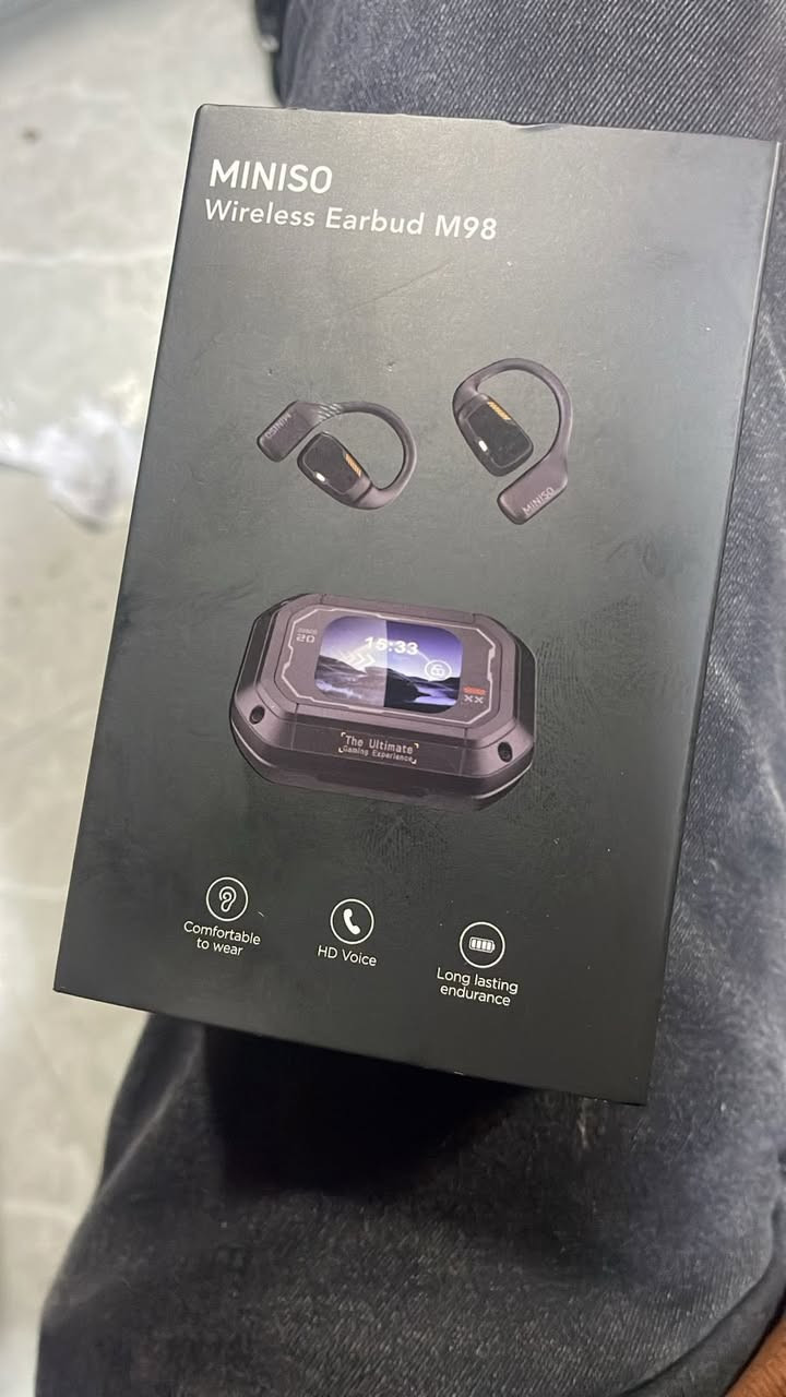 سماعات أذن لاسلكية من نوع Miniso M98.
تتميز بتصميم مفتوح (Open-Ear) مريح للارتداء.
تأتي مع علبة شحن تحتوي على شاشة LED لعرض حالة البطارية.
تدعم تقنية البلوتوث 5.4 لاتصال مستقر.
توفر ميزة الترجمة الفورية عبر التطبيق لعدة 135لغات
تتميز بعمر بطارية طويل وصوت عالي الدقة.
الي يفيده يقيم سعرها


**إذا كنت صاحب هذا الإعلان وتريد حذفه لأي سبب، رجاءا أرسل رسالة إلى الدعم الفني**