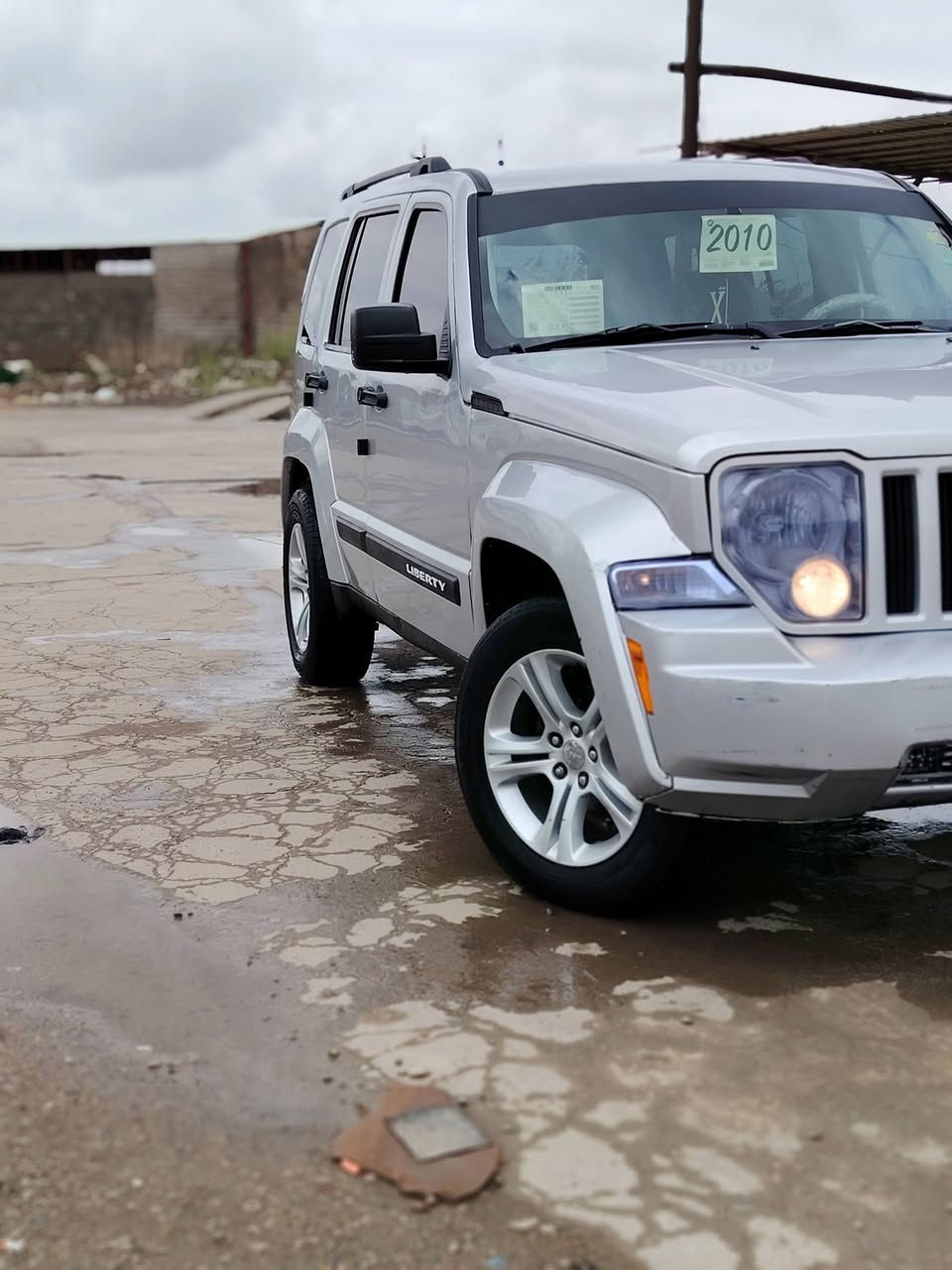 البيع جيب ليبرتي
موديل 2010
رقم الانبار مشروع وطني  
كهربايات شغاله 
تبريد ثلج 
محرك كير شرط 
تخم تاير جديدشاشه
سعر ٦٥ وبيه مجال 
السيآره جديده بمعنى الكلمه آحلا من آلصور مكان السيآره تكريت الأستفسار آتصل ع صاحبها 
***********
