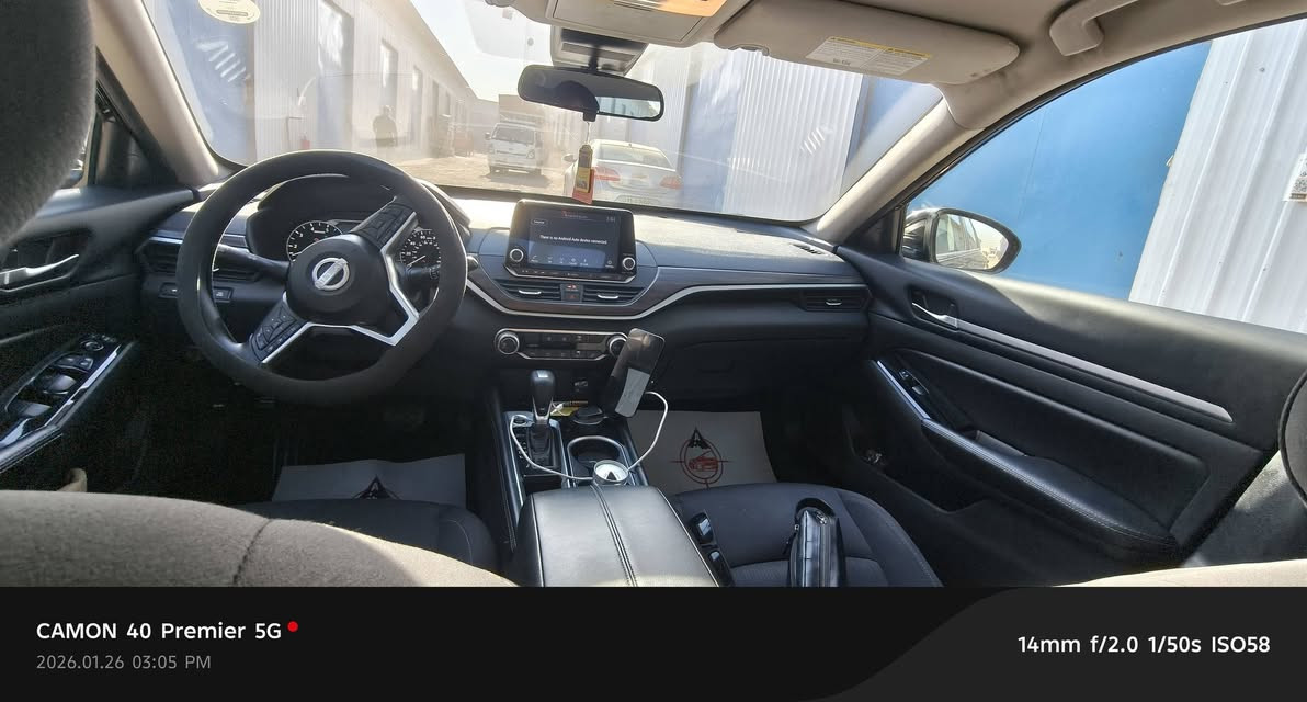 Nissan altima 2023
دخول 2025 
وارد امريكي ضررها دعاميه اماميه واكعه 
باب +جاملغ خلفي كلير من امريكا فقط 
مواصفات sv 
 رادارات 
تحديد مسار 
نقاط عمياء 
Carplay & Android Auto 
كشنات مخمل كرسي السائق كهربائي
ستيرن هزاز عند الخروج عن المسار 
2500 cc محرك 
ماشيه 46 الف ميل 
السياره ع ايدي مرقمه جديد سنويه وهزه جديده 
السياره مكفوله من صدر وتبريد وكير ومحرك وكشر  وتبريد عدا حادثها الامريكي 
السياره كلش نظيفة وع ايدي دهن فقط ميتاسو 
السياره بأسمي تريد وكاله او تحويل 
السعر  160 وبيها مجال 
للتواصل ***********
