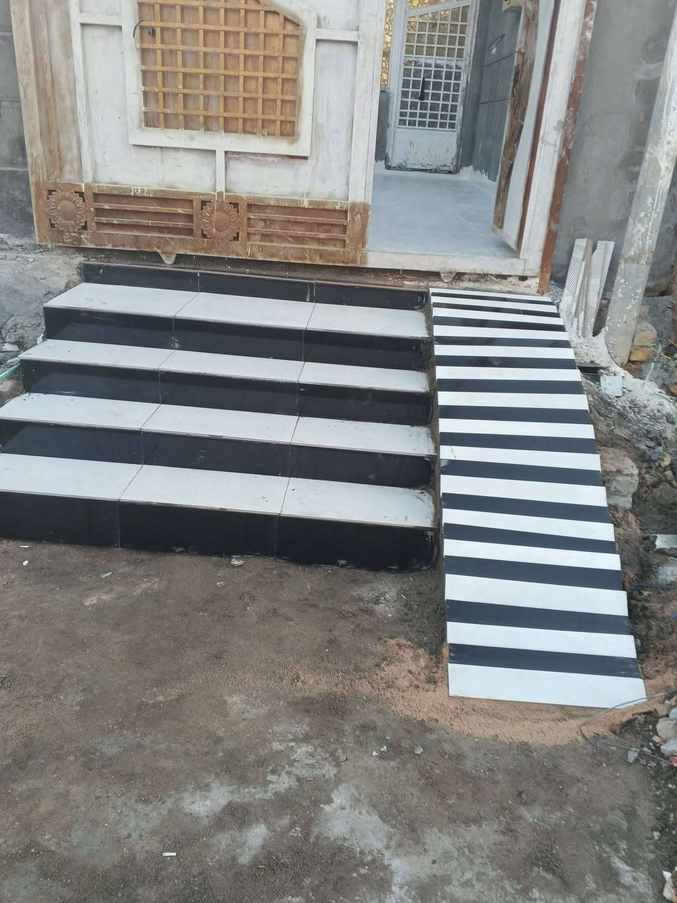 خلفة سلاميك شطره مضبوط بل يعجبك ع متر بيوميه حسب طلب ابو لبيت رقمي لتواصل***********
