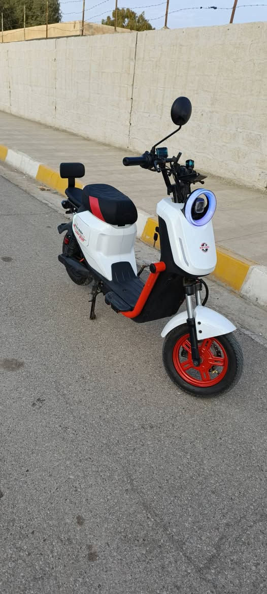 السلام عليكم
دراجه شحن للبيع 918 موديل 2025 من مصنع ونلي الاصلي دراجه كله شرط فول مواصفات الايت عالي وناصي اشارات يمين يسار نضام P  منفذ USB  للشحن موبايل تايرات جدد دبلات رياضي نضام R بك رجوع للخلف بريكات دهن هايدروليك  بلوتوث MB3 بطاريات عدد 4 دبل سرعه 80 حقيقي دراجه جديده سعره 275 بي مجال بس حك الجيه 
رقم ***********
