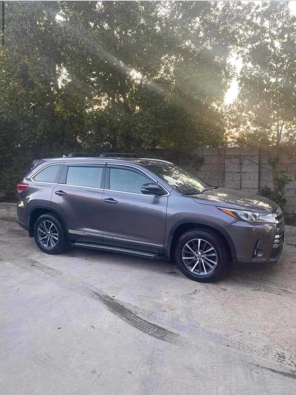 السلام عليكم
تويوتا هايلاندر 2019 XLE فول مواصفات 
7 راكب ، كشن VIP محرك 6 
ماشي 69 ميل 
فتحة سقف ، بصمة ، ثلاث قطع تبريد 
گير ومحرك شرط مامفتوح . رقم بغداد دولي صور الضرر داخل المنشور معاها سونار المندلاوي وبي كافة التفاصيل .. 
السعر 285 وبيها مجال للشراي 
العنوان : صلاح الدين بيجي ناحية الزوية 
للاستفسار /  ***********
                      ***********
