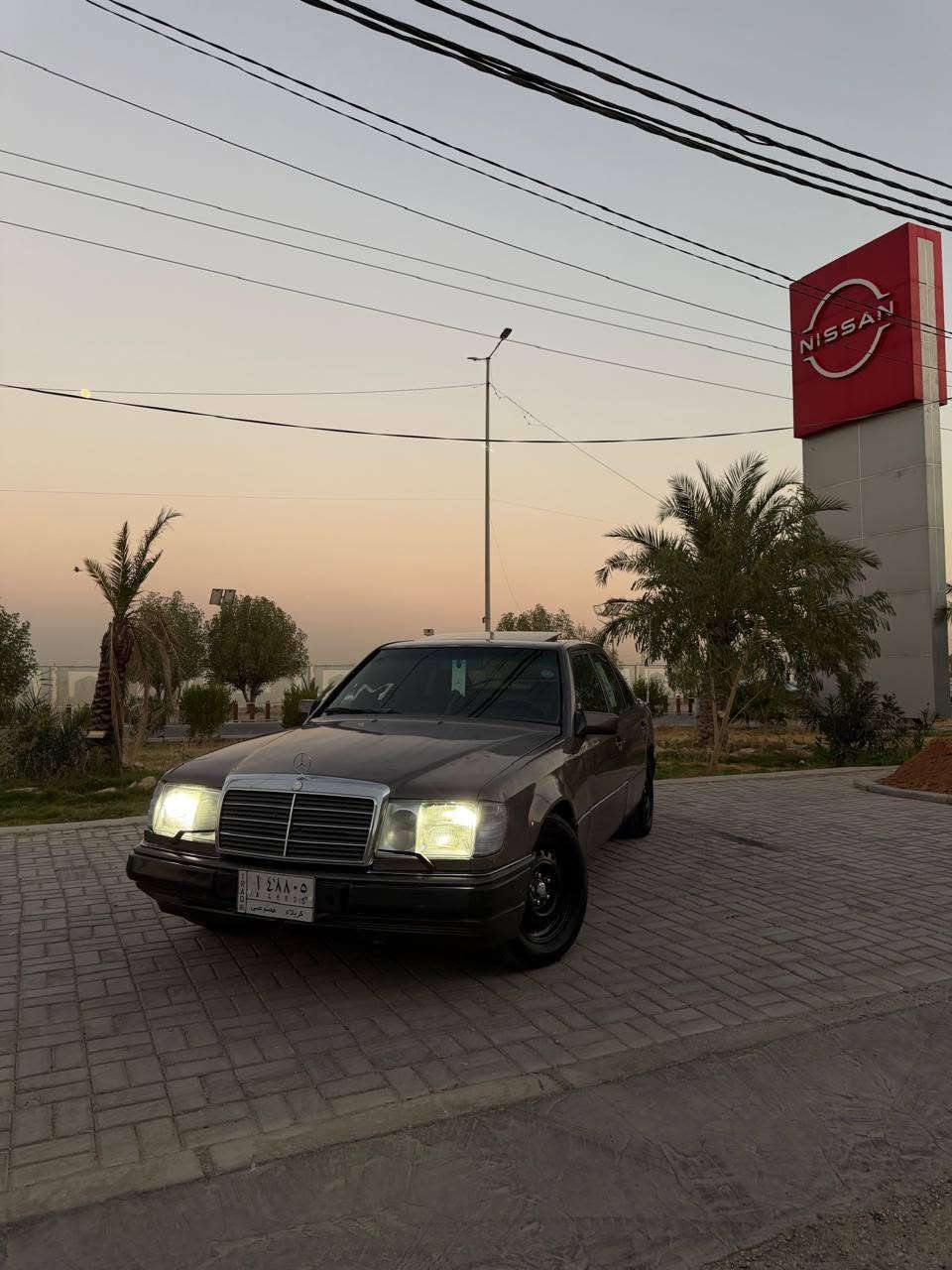 #مارسدس_بنز موديل ٨٩ سياره جاهزه كير ومكينه vvt وحداديه وتخم تاير تبريد شغال سنويه ماساقطه مكفوله من الضربه القويه بيها طخه ب الجاملغ الخلفي السعر ٤٥ بيها مجال مكاني نجف ***********
