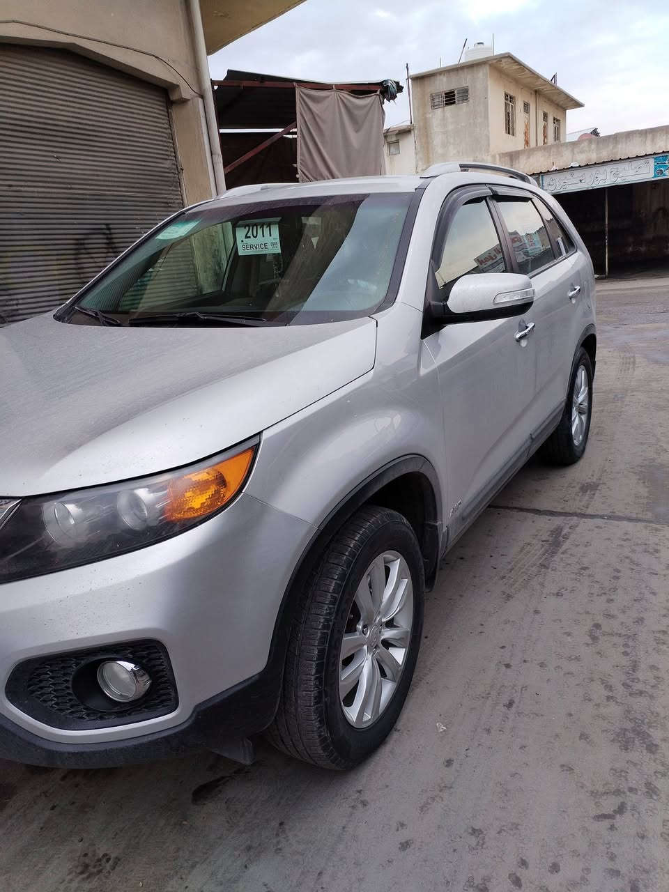 السلام عليكم كيا سورنتو للبيع مديل 2011 لون سلفر صبغ باب الوره السايق فقط بدون دواخل تبريد قطعتين دبل شاشه داخل اسود تيرات جديده باتري جديد صدر امامي وخلفي كله جديد السياره جاهزه اي نقص مابيها كابون بانزين رقم نينوى مصطر مكينه 4 سلندر السعر 144 وبيها مجال مكان السياره موصل أيسر موبايل *********** كورك *********** اسيا
