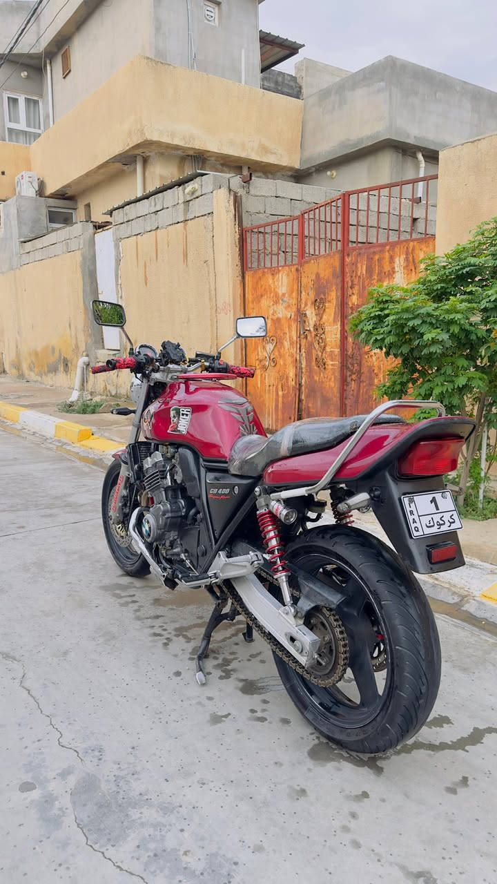 السلام عليكم للبيع هوندة CB400 دراجة نضيفة كهربائيات كلها شغالة ومحرك شرط مامفتوح  صالنصة رياضي تايرات نضاف السعر 18وبيها مجال العنوان كركوك قضاء الحويجة 
الرقم ***********

