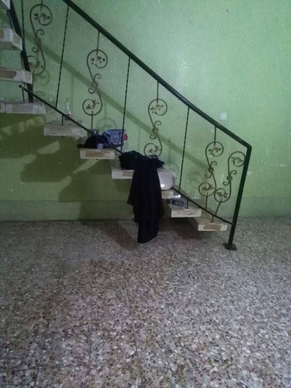 يوجدبيت للايجاربالتقيه الثالثه شارع مطعم بغداد اول فرع بالتقيه البيت يتكون
من مطبخ صاله ومجمع حمامات وصاله وثلاث غرف بالطابق ومجمع حمامات بالطابق الثاني للاستفساراتصال ***********
