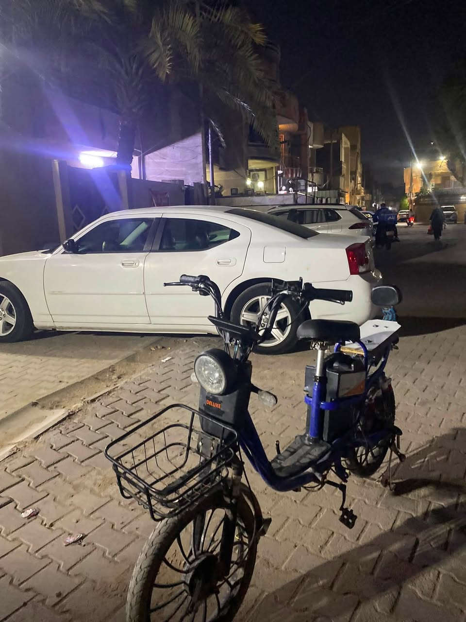 سلام عليكم دراجه للبيع شحن وبايسكل دراجه جديده كلش شاشه سكليتر بطاريه كلش زينه وين ما تريد تروح بيه 
المواصفات 
شاشه جديده 
سكليتر ٣ سرعات 
لايت عالي ناصي 
أشاره يمنه ويسره 
بكت لايت 
زنجيل جديد هوه ول بايدر
دبلات ٤ حمر ام البطل 
بطاريه كلش زينه ما بيها أشكال 
نقص بس تاير خلفي 
المكان الحريه سوق دباش 
السعر ٢٨٠ بيه مجال 
للاستفسار  ***********
