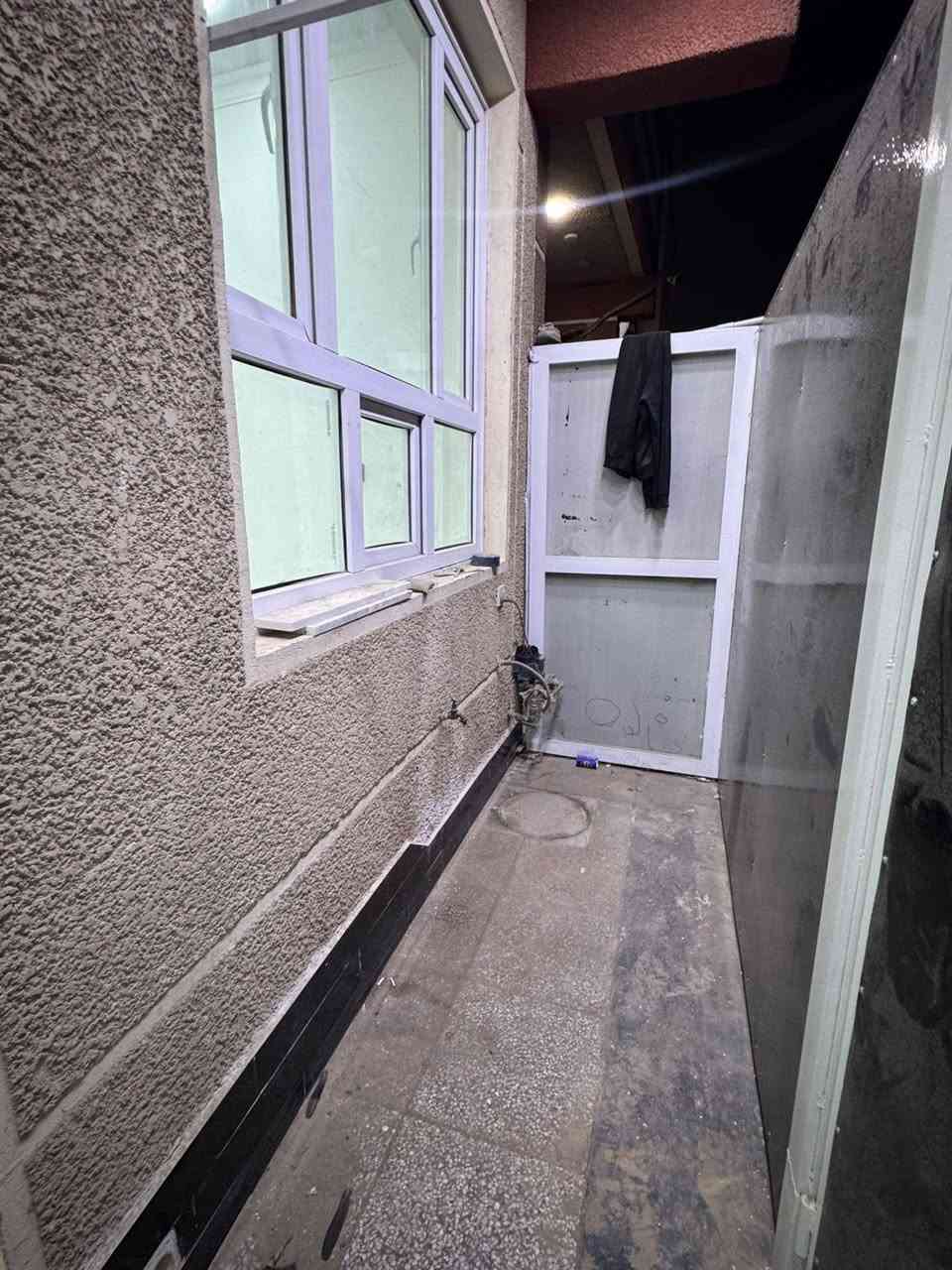 مكتب الزبيدي للعقار🏠🏠
للبيع مشتمل مساحة ٤٥ متر 
حديث 
📍العنوان حي القاهرة ناجي عواد 
عرض الشارع ٤٠ متر 
يحتوي الطابق الأرضي على طرمة+صالة + مطبخ + خدمات 
والطابق الثاني يحتوي على غرفتين نوم وخدمات 
والطابق الثالث يحتوي على بيتونة تصلح غرفة ثالثة + سطح 
للاستفسار اكثر مراجعة مكتب الزبيدي للعقار او الاتصال على :***********
***********
