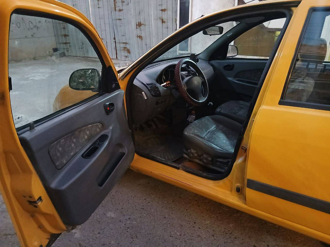 السلام عليكم سيارة طيبة 2015 بيهة ظربة بلجاملغ خلف السايق وطخة بلجاملغ عكس السايق تخم تاير جديد دبلات امامي مبدل وتخم بولبرنات السعر 32 سنوية صاقطة 2020
وعليهة هيئة تنزل من سعرهة 
مكاني بغداد الزعفرانية 
الرقم. ***********
واتساب. ***********
