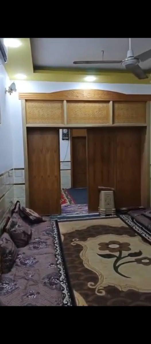 للبيع بيت بحي النصر ١٠٠ طابو صرف طابقين ٣ غرف نوم وغرفه فوك نضام سويت  ومطيخ حار وبارد وصاله واستقبال و ٤ صحيات بناء جديد ٢٢٠ مليون وبي مجال ومطلوب اسكان ٤٥  يعني صافي البيع ١٧٥ والباقي قسط بالشعر ٢٨٥ للتفاوض الاتصال
 ‏‪‏‪0772 541 6999‬‏
