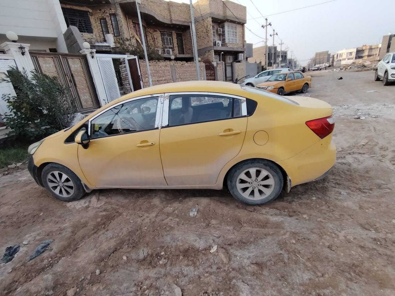 كيا ريو موديل13
محرك ١٦٠٠
سابقا خصوصي وحاليا أجرة
مصبوغه عام وبيهه طخات وضربتهه خفيفه عكس السايق
تحتاج منظومة تبريد وگيرهه يأخر على الD تأخير كلش بسيط
محرك ناعم منظومه بانزين جديدة كامله
راديتر جديد بدنه وكاله تخم تاير نظيف 
شاصيهه مكفول من الكص
للاستفسار ***********
ديوانيه (٦٤) وبيهه مجال ديوانية, القادسية
