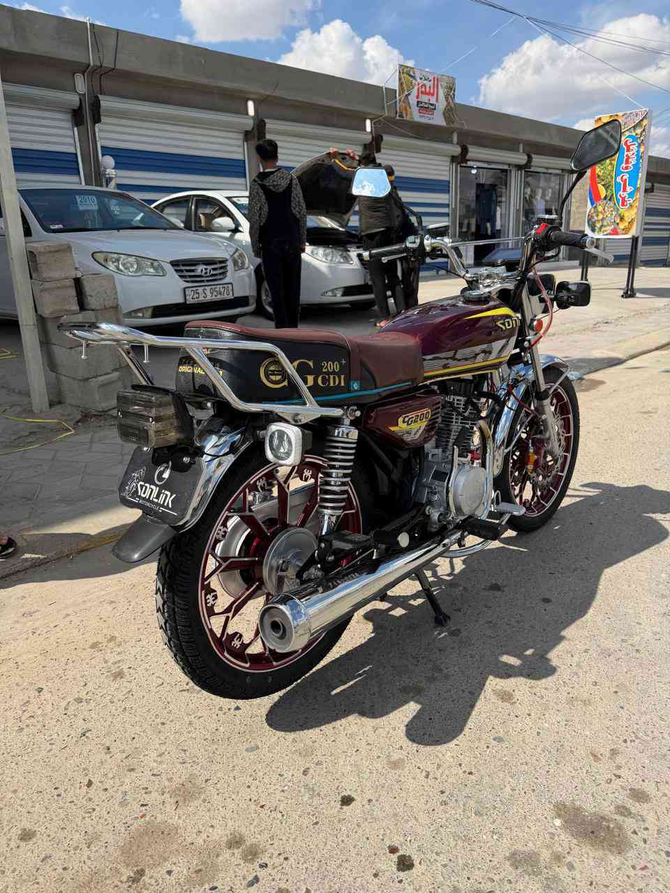 السلام عليكم سيفان للبيع نضيف حيل على وضع الشركه ثاني تبديله دهن على يدي من المحل  للبيت ومدري حيل موديل 2025 رقم تليفوني *********** السعر 850وبي مجال قليل المو شراي لتعبني ولا تعبك والسوك بي كلشي مكاني البوعجيل
