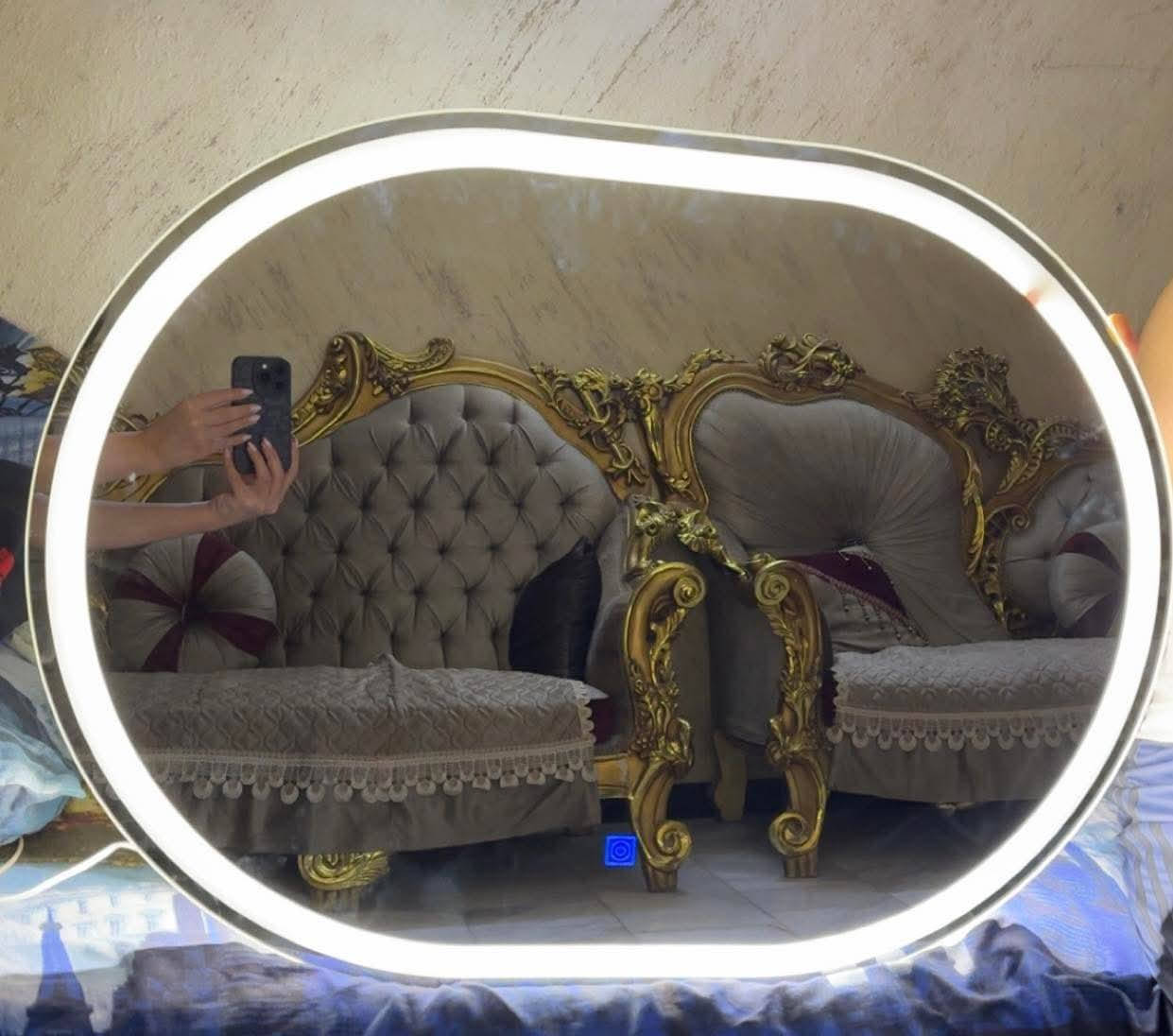 خلي ديكور بيتك يحكي عن ذوقك الراقي مع مراتنا 🪞
✅️ يحتوي على إضاءة  LED ناعمة ومريحة ٣ درجات 
✅️ يعمل من خلال لمس للتحكم بالألوان 
✅️ يمكنك استخدامها في الغرف او الحمامات 
✅️مثالية للمكياج والعناية اليومية 

‼️خامات ممتازة بتشطيب عالي الجودة
 تصميم أنيق يندمج مع أي ديكور
متوفر قياس 50*70 و 60*80
للحجز مراسلة الصفحة أو الاتصال بنا على الارقام *********** أو *********** 
متوفر توصيل كافة محافظات العراق
