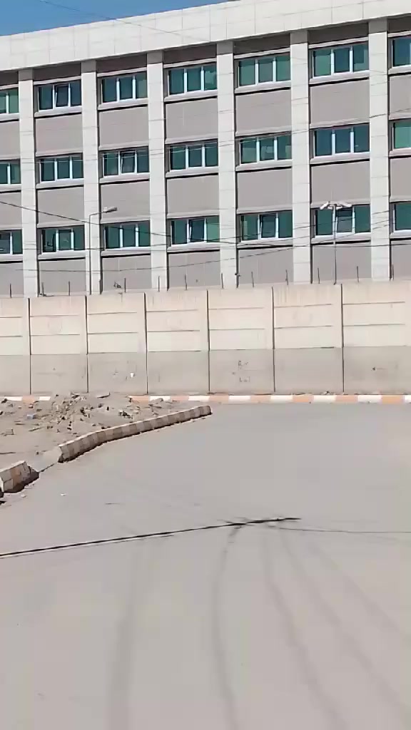 من رخصت الادمن سلام عليكم قطعه للبيع قريب المستشفى التركي تبليط للباب خدمات كامله  موقع مرتب مساحته ٢٧٠عرض عشره متر سعرها ٨٠مليون وبيه مجال للتواصل ***********
