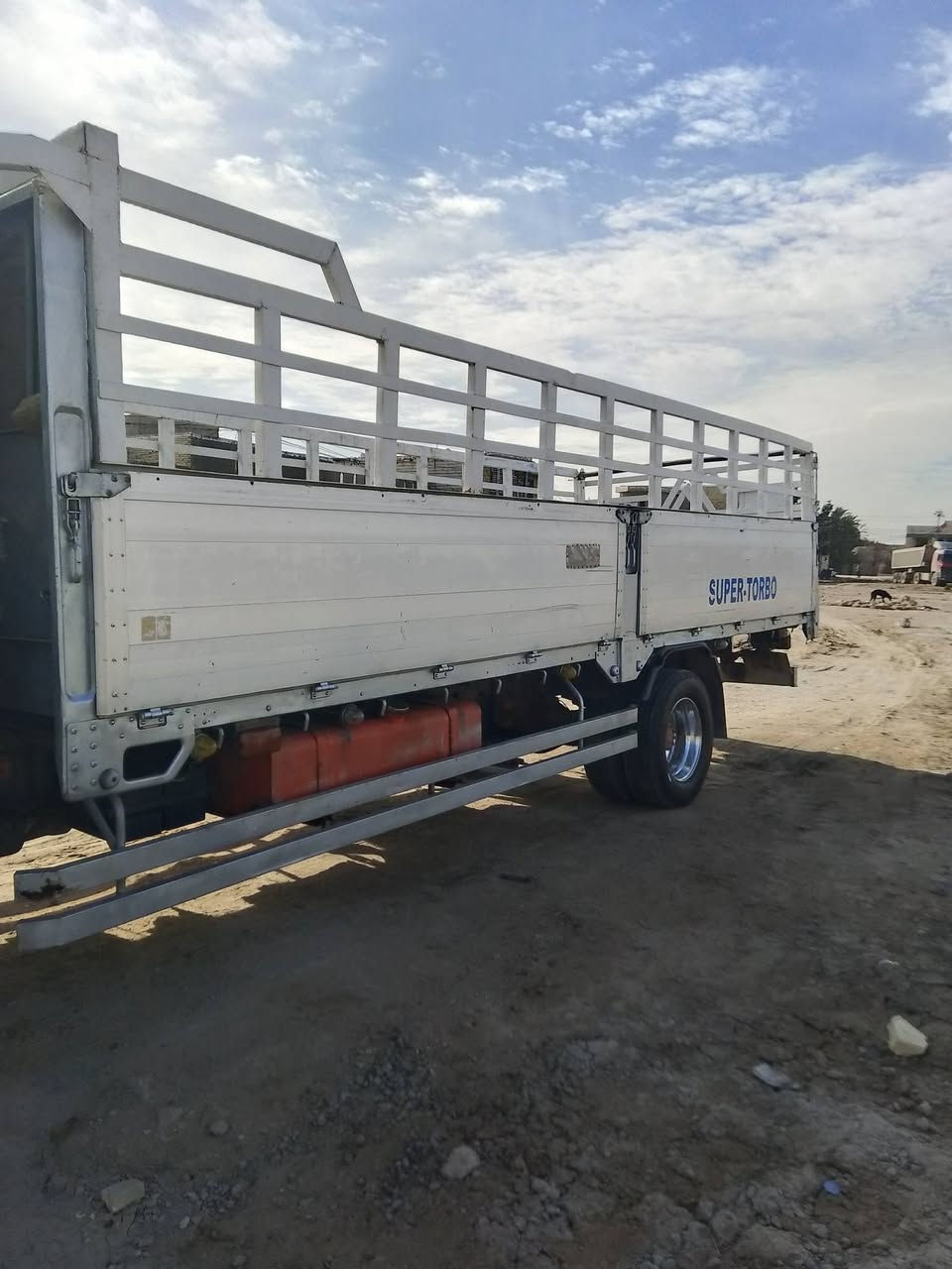 السلام عليكم للبيع بدي للبيع اصفاح 70 قواطع حديد ودبل شاصي حديد سعر ١٧ وبيها مجال.      ‏‪0781 597 6324‬‏
