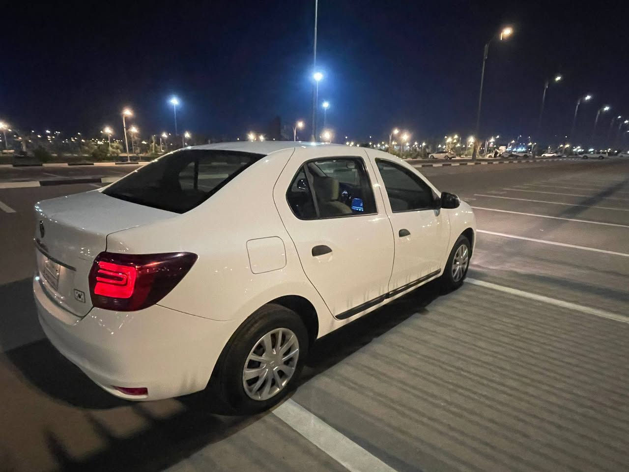 رينو سمبل 21 سياره جديده ومكفوله من ضربه وتبديل وصبغ كفاله عامه جاهزه مكينه كير حداديه تبريد تخم تاير مكاني البصره الشراي يتصل وبخدمته ***********
