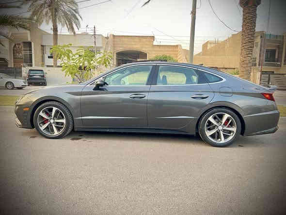 السلام عليكم سوناتا 2022 للبيع 
بدون ايرباك 
1-بصمة ابواب لمس + تشغيل + صندوق +تشغيل عن
 بعد
2- بانوراما ( فتحة سقف )
3- دشبول دجتال متغير 3 الوان
4- كشنات جلد
5- كشنات كهرباء 
6- كشنات تدفئة+تبريد
‏7- + ( android auto + apple car play)
4-8 رادرات امامي وخلفي وجانبي + توقف تلقائي
9- اشاير في المري + نقطه عمياء في المري
10- شاشة الحجم الكبير 12 انج + تحكم عام على السياره
12- سستم الصوت 12 سماعة ودمام2
13- لايت امامي 4 عدسات LED بكلايتات لد
14- هاندبريك بصمه + اوتو هولد للتوقف في الازدحامات
15- شاحنة طوارئ شحن سريع
16- منفذ USB امامي خلفي - بلوتوث + aux + usb+ لاسلكلي
17- نظام الترحيب عنده الاقتراب داخل وخارج السياره
18- ويل سبورت حجم 18
4-19 وضعيات قياده + تغير اللون في الدشبول
20- نظام تحديد المسار
21- مثبت سرعه
22- نظام مستشعرات في الباب من تنفتح الباب تتوقف
السياره
23- تبريد السياره بيانو
24- كيجات إلكترونية
25- كامرة خلفية ٣٦٠ درجة
26 مانع تصادم
27- فل تحكم ستيرن
الحادث موضح بل صور صبغ جاملغ فقط بدون ارباك 
مكان السياره بغداد السيديه 
مكلف بالنشر 
***********
