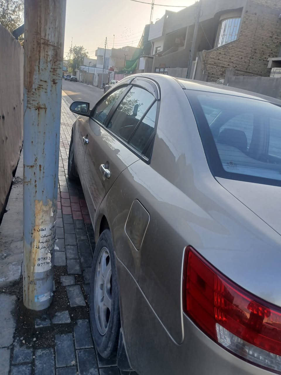 سلام عليكم سياره سوناتا خليجي موديل 2006.  مكينه 200
الون ذهبي رقم نجف مميز بسمي مصبوغه عام للجماليه سياره مكفوله من الضربه جديده معنا الكلمه تخم تاير جديد باتري جديد حداديه جديده محرك 200 كير مكفول غرفه جديده سياره جديده سعر /105وبيه مجال اتصال ***********كربلاء المقدسة
