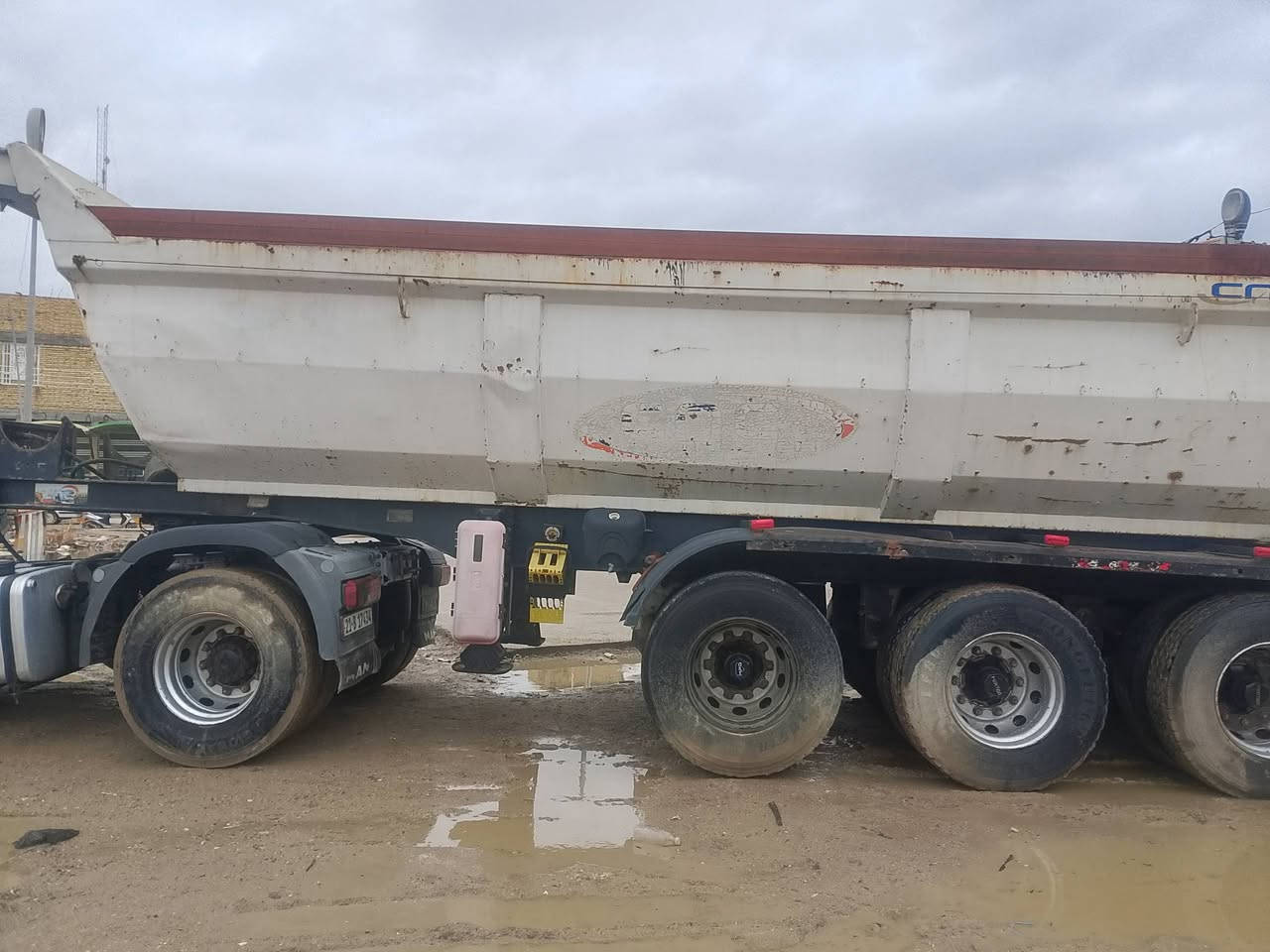 سلام عليكم عربانة للبيع سي ان سي قلاب دناكير 14 فصل وربط تخم تاير مزوج ***********
