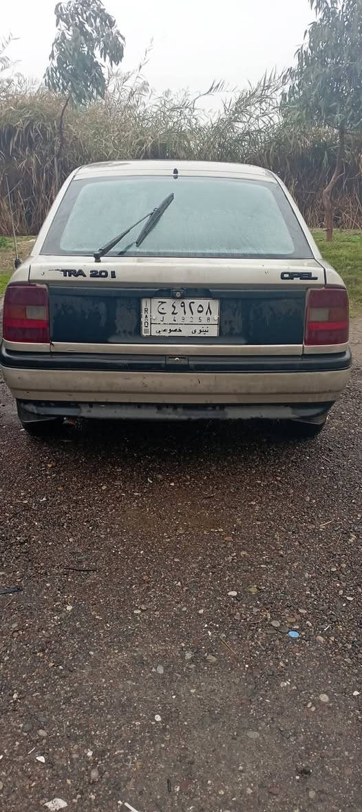 السلام عليكم 
اوبل فكترا جنطه للبيع 
موديل 91
رقم نينوى الماني 
سنويه جديده لل28
حجم المحرك 20 لاصرف والانفخ سياره بلا صبغ بس قحلان 
السعر (36) ورقه وبيها مجال لطيبين 
رقم الموبايل ***********
