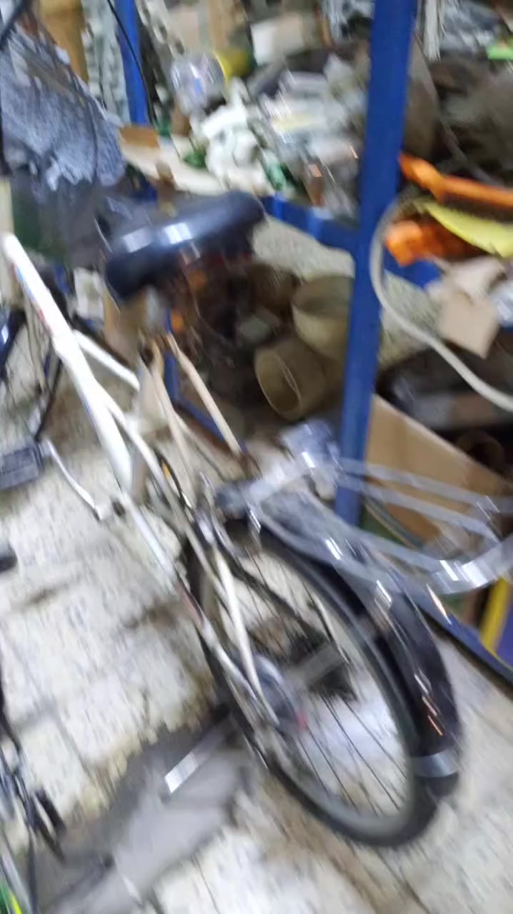 سلام عليكم شباب عندي هاذ البايسكل للبيع حجم 20✅
البايسكل جاهز كلشي مابي فقط بدون عكرب يعني مابي✅ عكرب كير اسمه مالمكينه الباسكل سعره 50 الف ✅
العنوان : بغداد حي التراث ✅
للاتصال على الرقم: ***********✅
