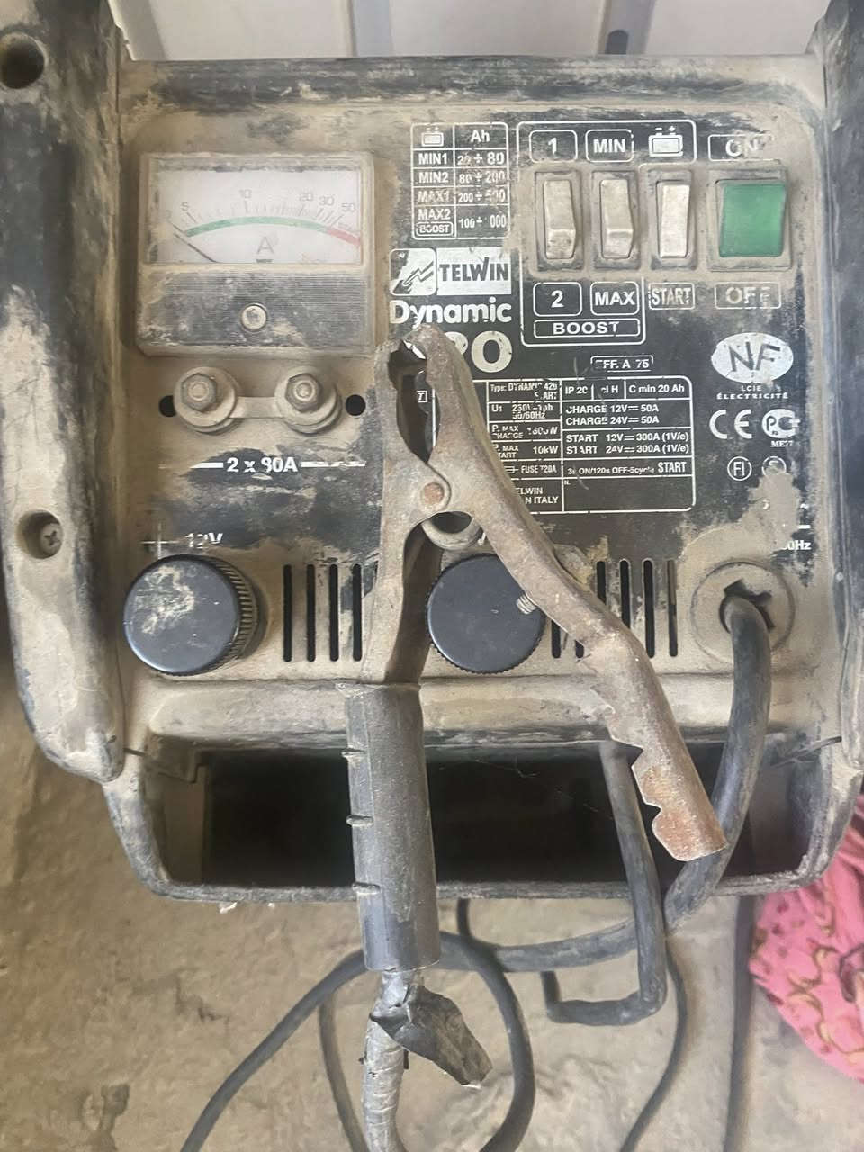 السلام عليكم يوجد شاحنه بطاريات  وكوسره عدد٢. وطوافه كهرباىيه ٣للبيع. ***********. بغداد
