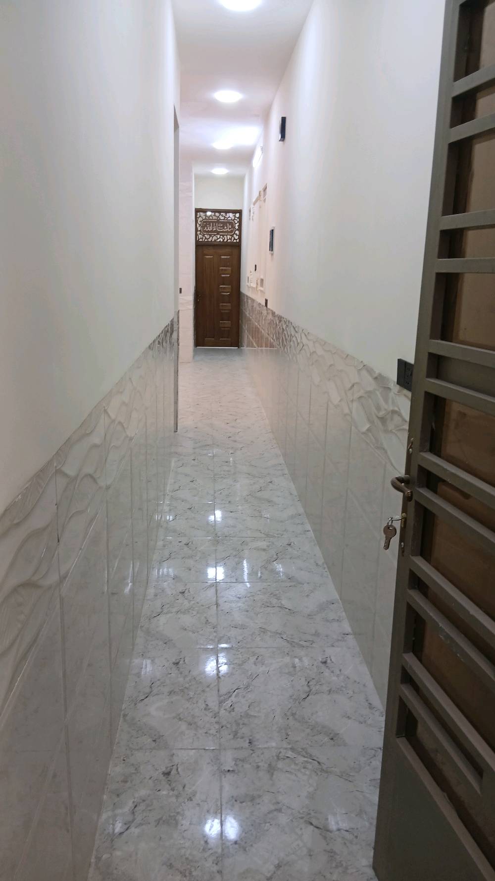 دار البيع١٠٠ متر واجهة ٥ النزال ٢٠ حي الخليج زراعي خلف دائره مرور الرستميه طابقين ونص ٤غرف نوم ٣حمامات بيت فول مفتاح 