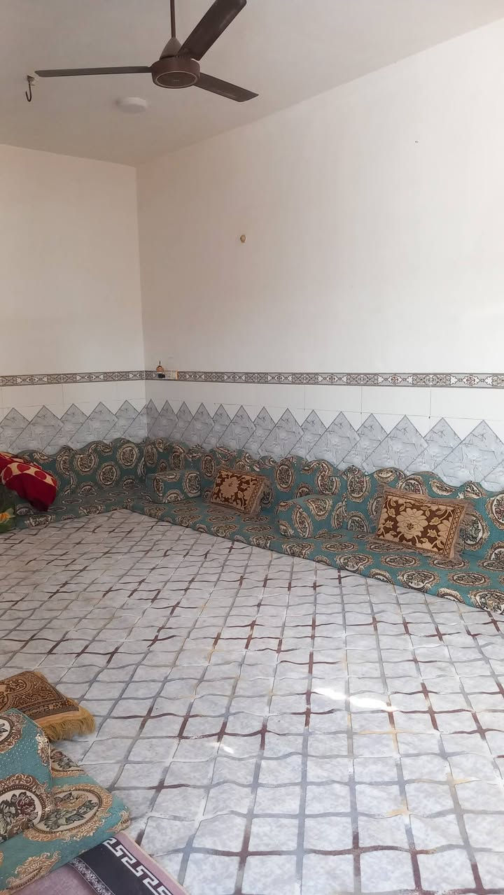 بيت 200متر طابو بسمي غرفتين وصاله ومطبخ وستقبال وساحه 6ب7 مهندسين النضال  قرب الحزام   الخضر   قريب على نفق   بي نواقص ستاره  وبورك  وتطبيك  صطح  وكاشي بناء درجه اوله طابوك  *********** السعر 150 وبيه مجال
