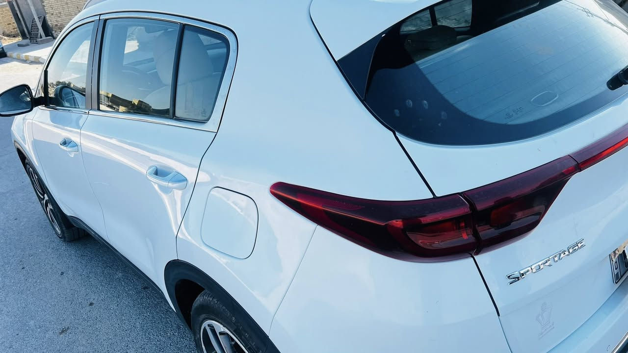 بسم الله الرحمن الرحيم 

للبيع سبورتج 2020 جديده كفاله عامه شويه صبغ بل جاملق الخلفي ماشيه 60 سياره جديده رقم واسط للتصال على الرقم ***********
