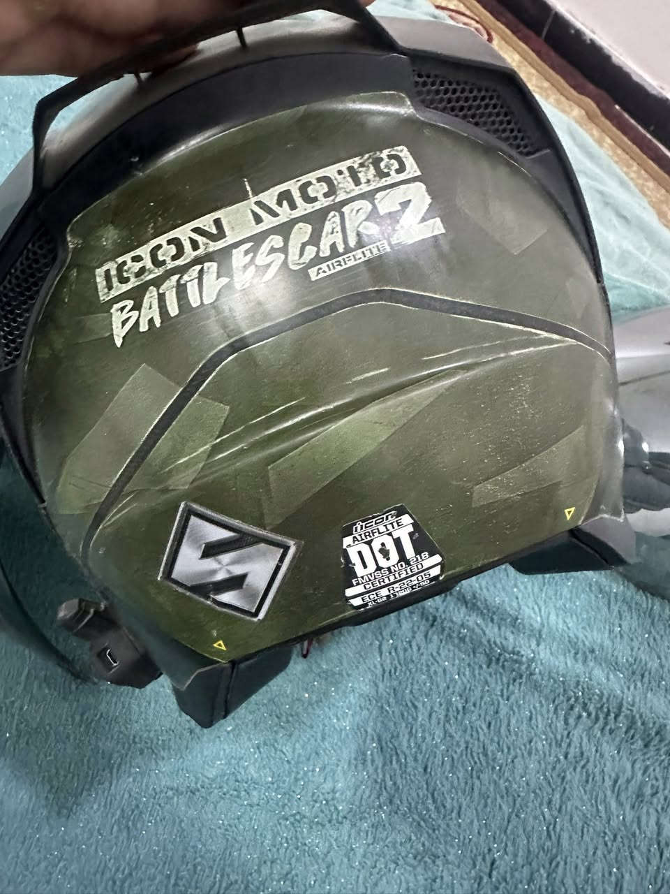 خوذه ايكون battlescare 2 للبيع
السعر ١٥٠ الف 
مكاني البياع

*********** 
موجود واتساب فقط
