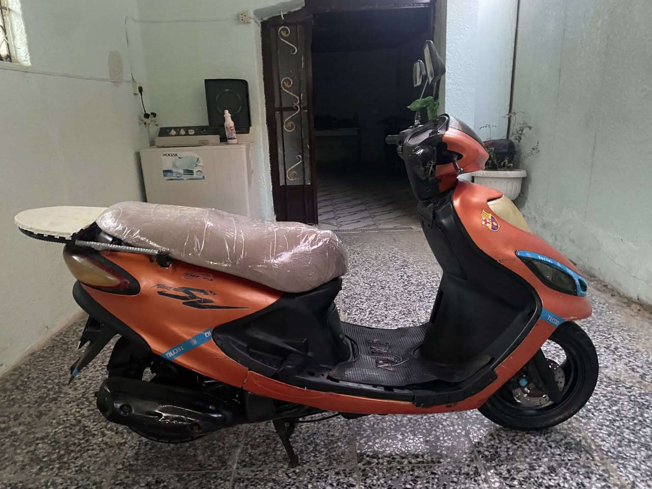 سلام عليكم
دولفين ١٤٠ مكينته نظيفه دراجه احلى من صور كفرات اصليه كهربائيات كله شغاله سلف اشاير هور لايت بك لايت. زوج تايرات جدد دبلات شغاله قفل جنطه قفل ستيرن نقصه باتري فقط. سعره ب٣٠٠ وبيه مجال مكاني طوريج ***********
