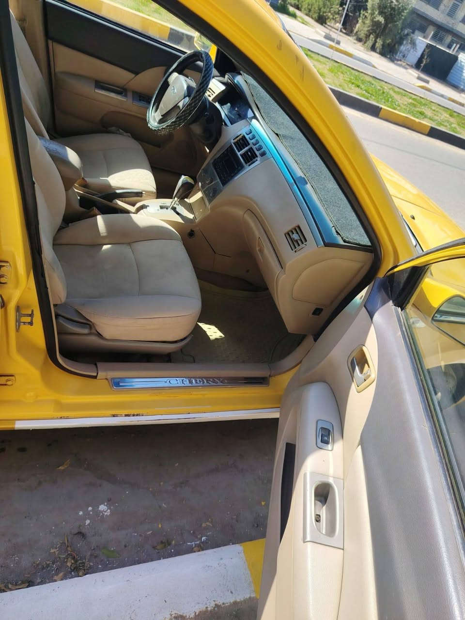 شيري A5 بغداد ٢٠١١
رقم جديد ومصفرة هيئة
تخم تاير جديد 
صدر امامي خلفي جديد 
مشط ستيرن جديد 
مكينه جديدة 
دواخل وكهربائات كله شغالة 
السعر ٤٢ 
مكاني بغداد / البياع 
***********
