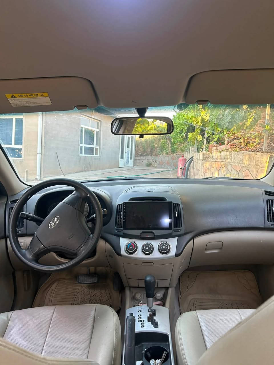 هۆندای ئەڤانتی 2008.     بڕاوە بڕاوە
سەیارەکە
ئاوێنە ئیشارەتە 
کوشن جڵدە 
شاشەیە 
کامێرایە 
سەیارە زۆر خاوێنە دەعمو و لێدراو و چاڵ و شوخت بەشەرت
کەڤەری نەگۆڕاوە 
سەخفی بۆیاغی نییە بە شەرت 
گێر و مەکینە و تەبرید بەشەرت 
ناو داخیلیەکی زۆر جوانی هەیە 
ڕۆشتوو.                                                                  کم170000
ژ.م ***********
شوێن قەڵادزێ
