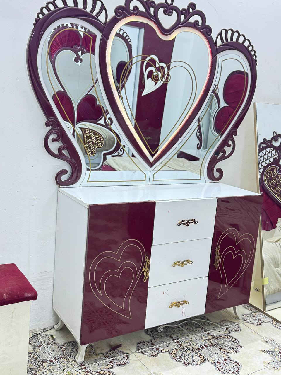 غرفه تركي نظيفه كلش  السعر 600 وبيه مجال العنوان بابل المركز م  ***********
