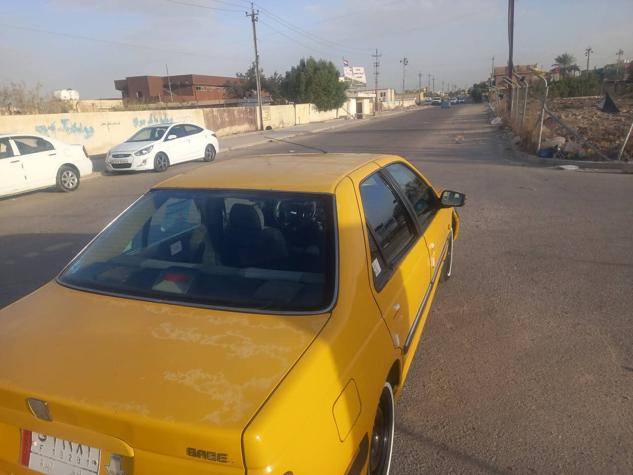 السلام عليكم شباب من رخصة الأدمن عندي بيجو موديل ٢٠١٥ هيئه مصفرة بأسمي حادث مابيه قويةفقط دعاميه وجاملغ سايق  ٤١ سعرها وبيها مجال اتصل وادلل *********** مكان حي الجهاد قرب مسبح الرافدين
