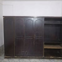 كنتور ملابس • نظيف • سوق الشيوخ