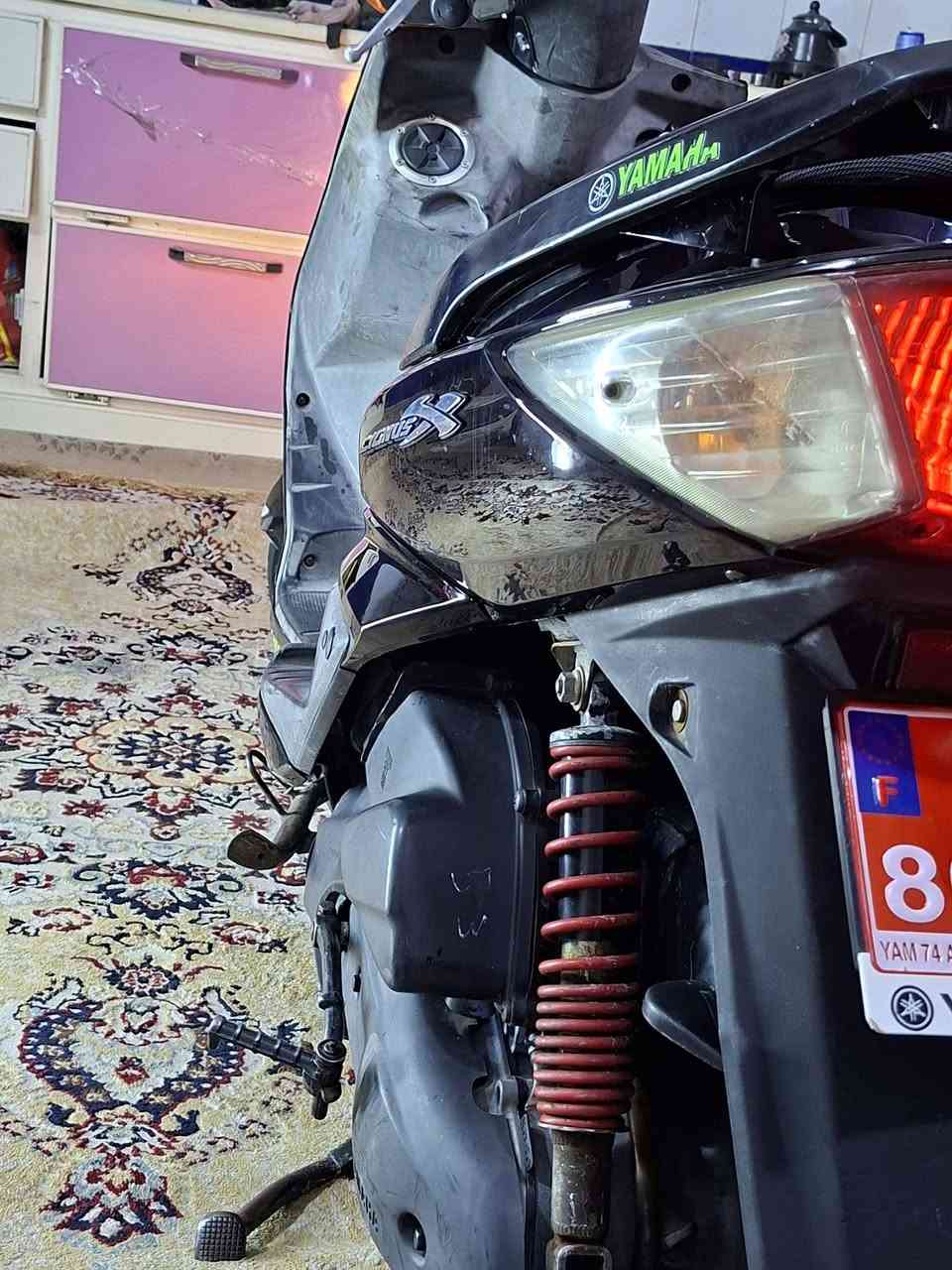 السلام عليكم مرخصت الادمن سكنس فحل الدراجه جديده لك تخبل مكينه بلاديه برغي ممفتوح بيها الدرجه شكد الكاع الله يشهد 
بلاديه كلها الاستفسار ***********
