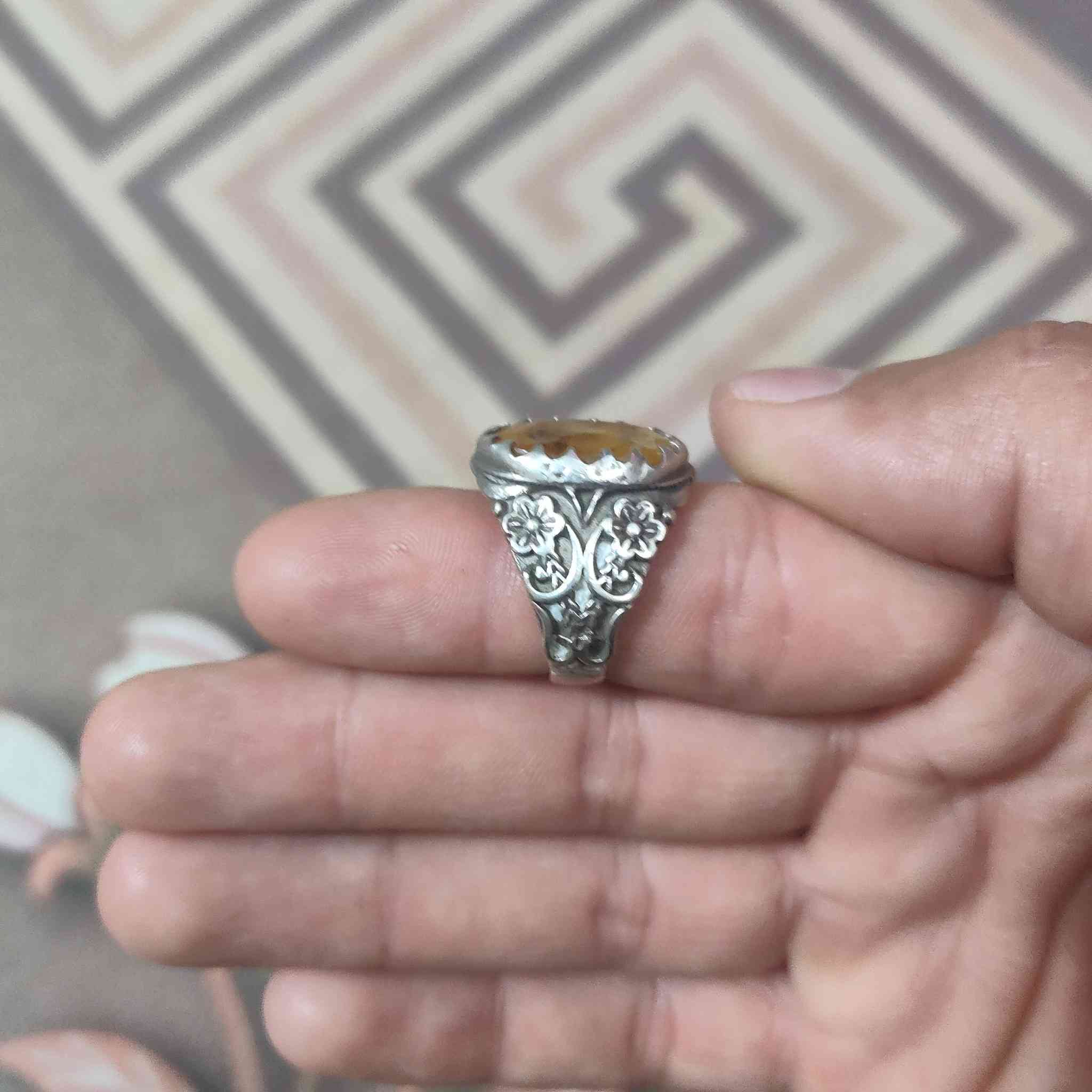 سلام عليكم ورحمة الله وبركاته 
ياقوت اصفر فضه 925
سعر 75 قياس 22


**إذا كنت صاحب هذا الإعلان وتريد حذفه لأي سبب، رجاءا أرسل رسالة إلى الدعم الفني**