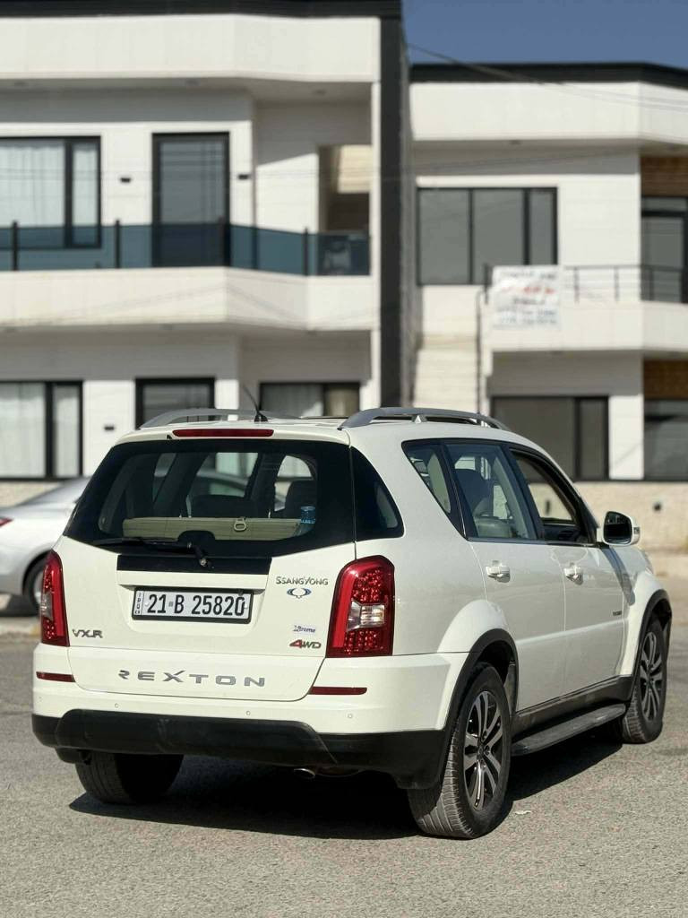 سانيؤنگ 2014  تۆماتیک فول مواسه فات سه نه وي تازه يه گيڕو مه کینه ی به شه رت کوشن خه زن کوشن کاره با   وکوشن  هیته ر ته برید مه رکه زی   وناو زه رد سلاید شاشه  یه   چه مه لغو بۆنیت بۆیاخه قرچێکی که می هه یه   سعری  ١٠٥ معامه له ڕه قه می خاوه نی *********** شوێن چه مچه مال السليمانية, العراق
