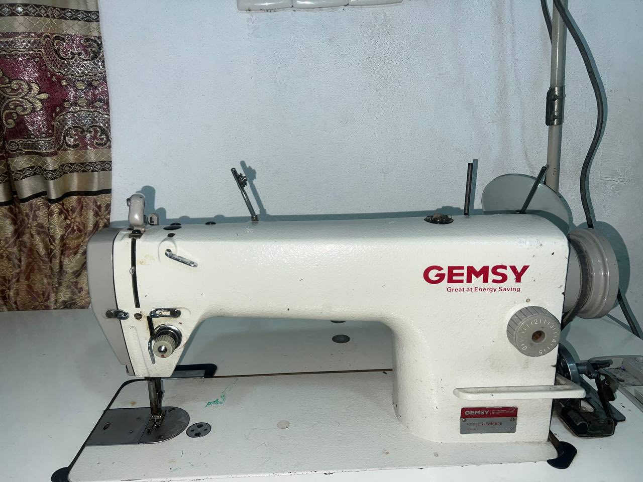 ماكينة خياطة صناعية GEMSY
غرزة مستقيمة
قوية وتتحمل الشغل
تخيط ناعم وما تقطع خيط
مع الطاولة والموطور
جاهزة للعمل فورًا
السعر خاص                                                                                       *********** واتساب
