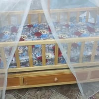 كاروك طفل للبيع جديد  هو ودوشك استخدام قليل جدا السعر ٤٥للستفسار 07732...