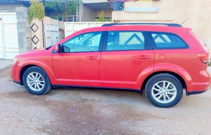 السلام عليكم
متاح دوج جورني موديل ٢٠١٣ 
اربعه سلندر رقم انكليزي بغداد بإسمي 
النظافه فول تبريد ثلاث قطع سبعه راكب صورة الحادث موجودة دعاميه وشويه جاملغ بدون دواخل 
بصمه سياره جاهزة 
***********
