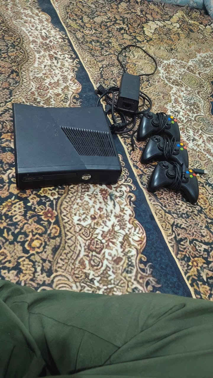 السلام عليكم بلاي جديد مهكر في 100 لعبه كلهن جدد وياك ثلاث يدات وملحقاته كامله البليله امسمكان البصره ابو الخصيب سعره 150///// ***********
