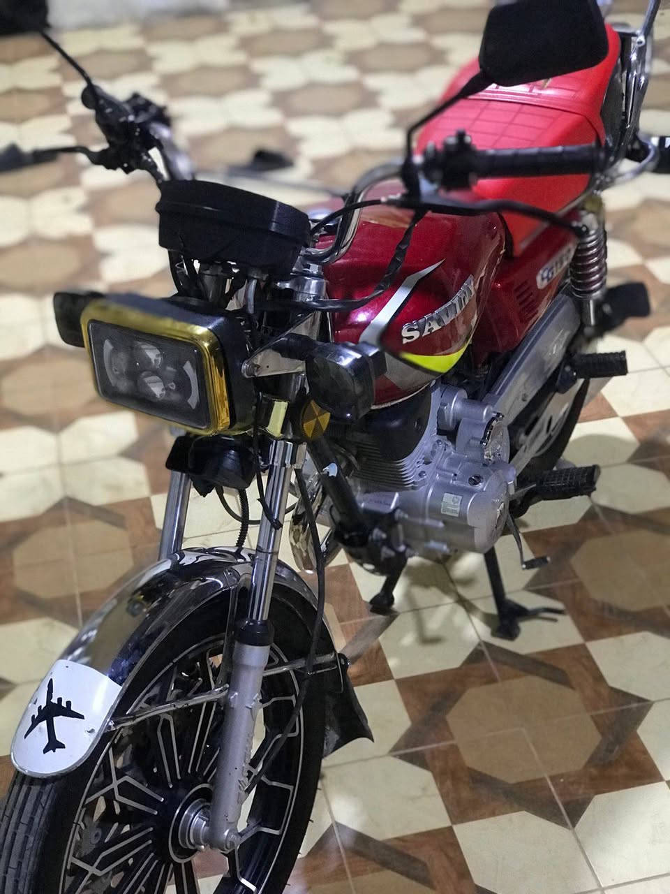 🏍️ للبيع دراجة نارية (ماطور) 🏍️
النوع: [سيفان إيراني]
الموديل: [2024]
اللون: [احمر ]
الحالة: ممتازة / نظيفة جداً
الماطور: قوي وما يحتاج أي تصليح ما شا الله 
الأوراق: بدون اوراق
السعر: [725] قابل للتفاوض
حالة المحرك : جديد ما ممدود عليه صبانه 
للمهتمين التواصل على هذا الرقم 
[***********]
او على الفيس ماسنجر @إشارة
