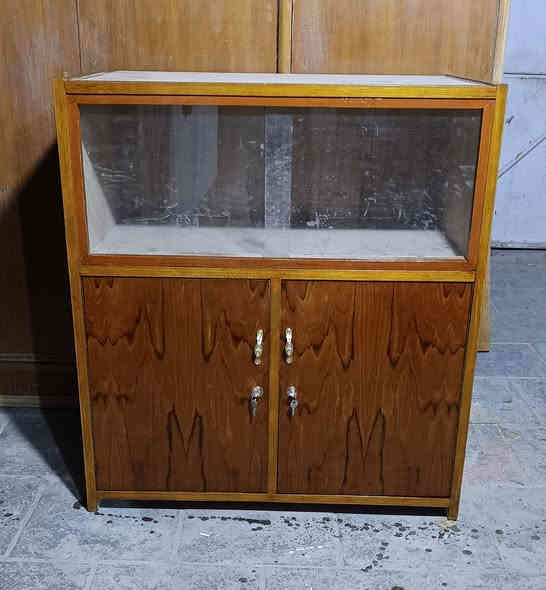 منضد تسكام نضيف كلش للبيع  السعر ب 90  المكان الشاميه وهذا رقمي ***********
